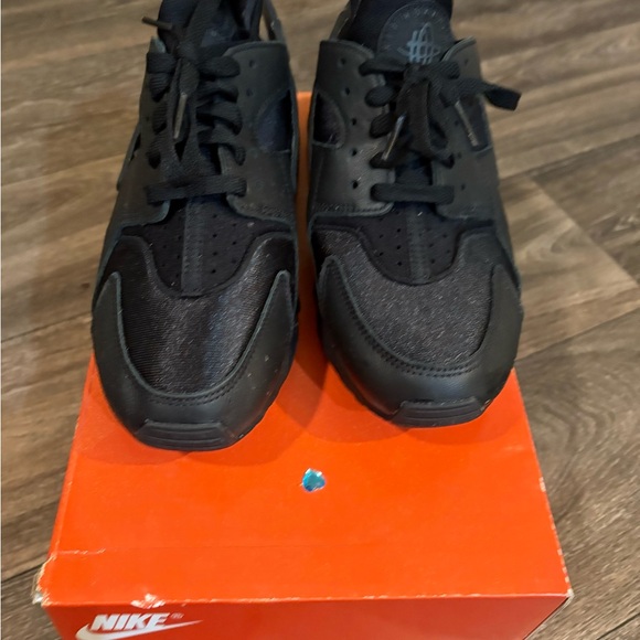 Nike Black Sneakers with Chunky Design and Thick Sole - Picture 2 of 3